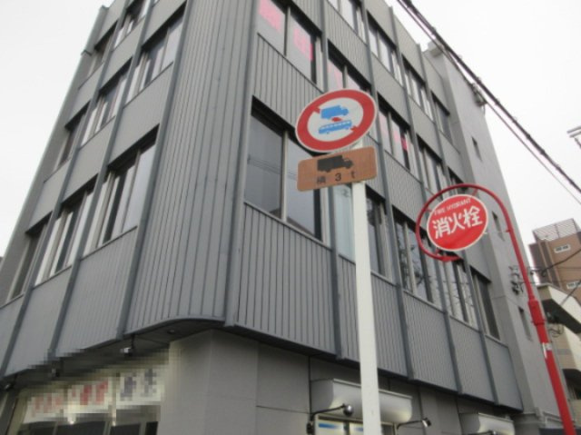 高槻市野見町のビル