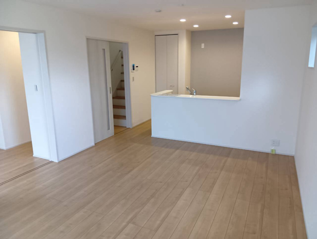 【居間・リビング】 | 沼津市下河原町 新築建売分譲住宅 建物＋土地 TW06203 | 沼津市下河原町　1号棟　リビング　※令和8年9月25日撮影