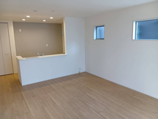 【居間・リビング】 | 沼津市下河原町 新築建売分譲住宅 建物＋土地 TW06203 | 沼津市下河原町　1号棟　リビング　※令和8年9月25日撮影