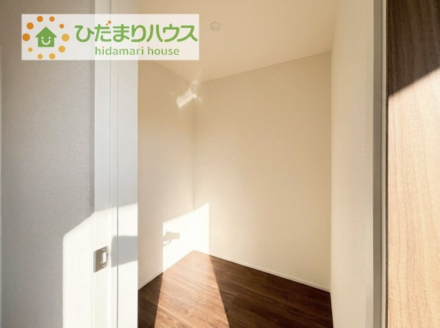 【収納】 | 第1牛久市岡見町　新築戸建 | 掃除機や買いだめする洗面所用品はもちろん、箱買いしたペットボトルまでしまえます(^^)