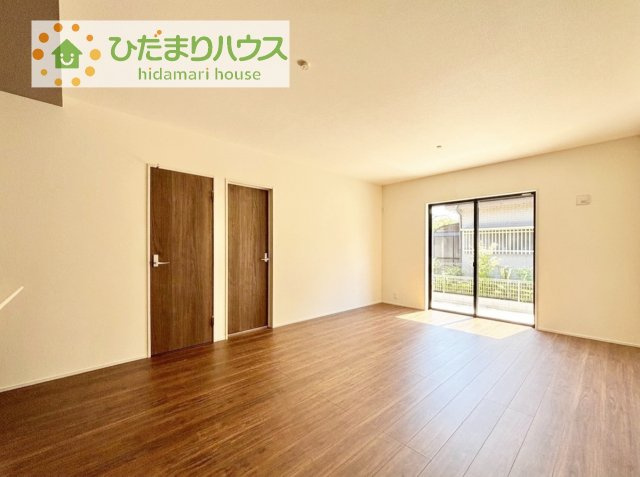 【居間・リビング】 | 第1牛久市岡見町　新築戸建 | お子様が元気に遊べる広々としたリビングです！
