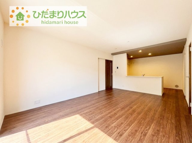 【居間・リビング】 | 第1牛久市岡見町　新築戸建 | 家族の集まるLDKは広々18帖！贅沢な空間を演出！