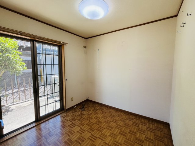 岸和田市上松町4丁目　中古戸建の洋室