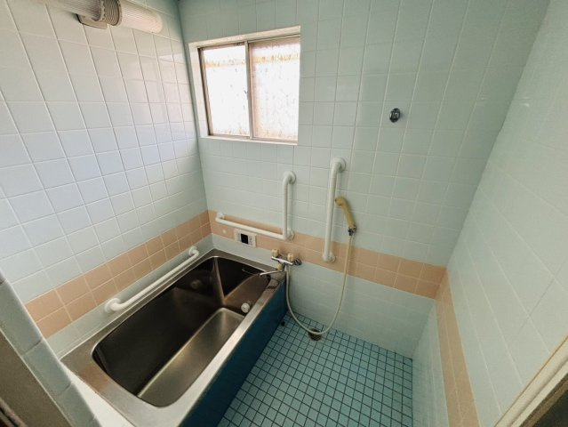 岸和田市上松町4丁目　中古戸建の浴室