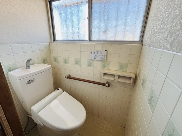 岸和田市上松町4丁目　中古戸建のトイレ