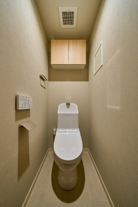 ライオンズマンション広尾南のトイレ|ライオンズマンション広尾南：ウォシュレット機能付きトイレです！