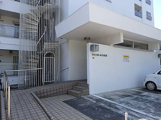 杉並区久我山３丁目の賃貸マンションのエントランス