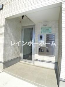 特典：仲介手数料が無料です!!のエントランス|ゆとりのあるエントランスです