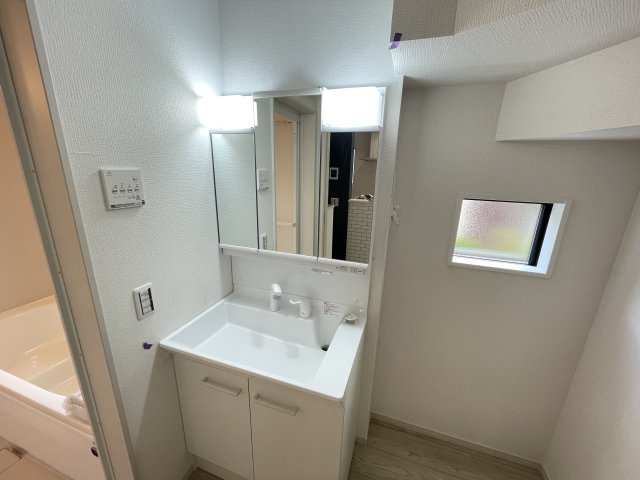 KEIAI GRACE守山区小幡北2期｜名古屋市の戸建ならホームアップの独立洗面台|【売主施工例】就寝前や朝の身支度の際など、快適にお使いいただける洗面台