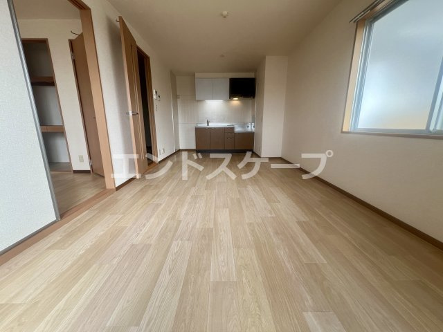ファミール2000　Ａの居間・リビング|高崎、前橋のお部屋探しはエンドスケープまで！お客様の理想お聞かせ下さい♪
内装の色味が画像と異なる場合がございます。