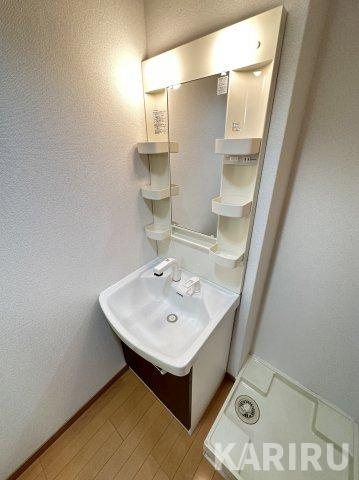 SWISS京橋の洗面所|同物件別部屋の写真です