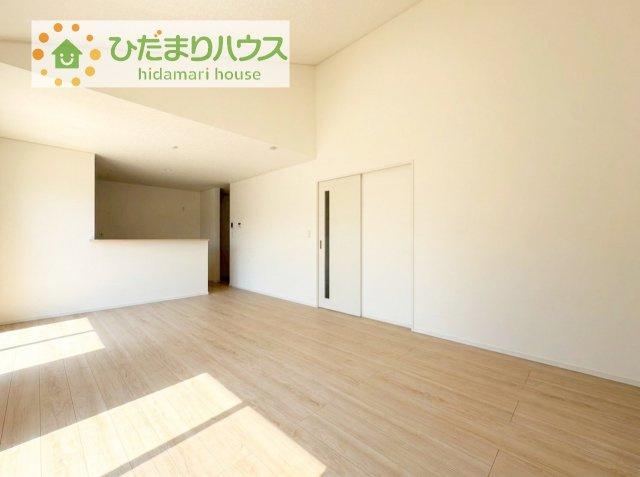 【居間・リビング】 | つくば市高見原第17　新築戸建　2号棟 | お子様が元気に遊べる広々としたリビングです！