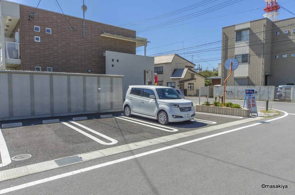 プラムガーデンの駐車場