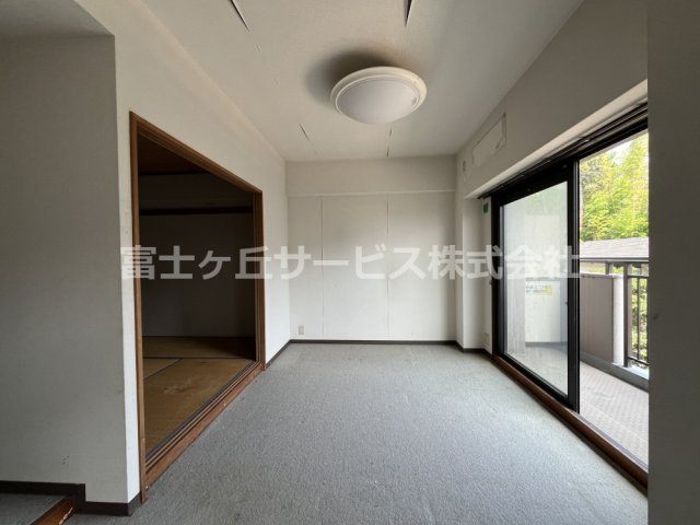 【居間・リビング】 | ダイアパレス磐田 中古マンション | リビングダイニング10.9帖