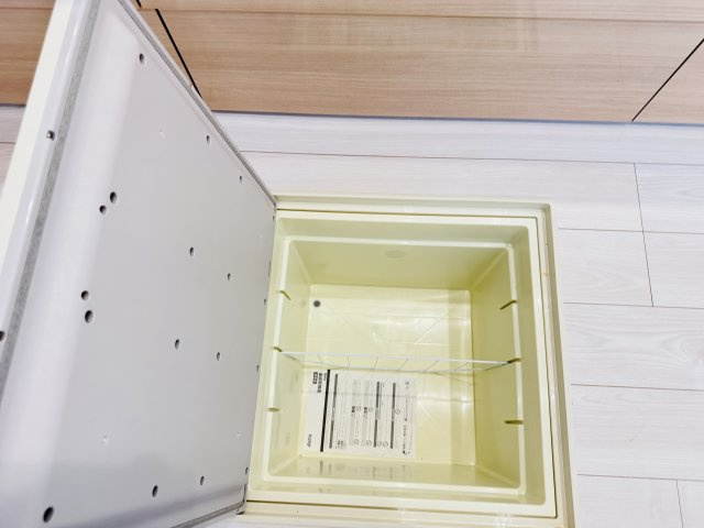 松戸市六実２丁目新築戸建【六実第二小学校:2分】のキッチン|キッチン床下収納