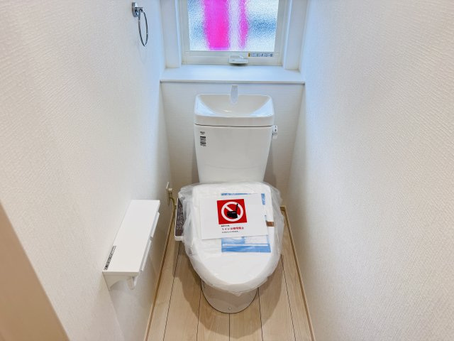 松戸市六実２丁目新築戸建【六実第二小学校:2分】のトイレ|温水洗浄暖房便座つきトイレ