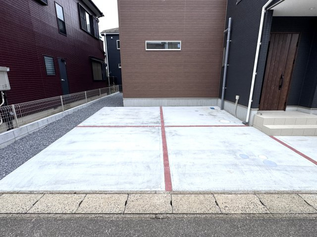 松戸市六実２丁目新築戸建【六実第二小学校:2分】の駐車場|駐車スペース・並列2台駐車可