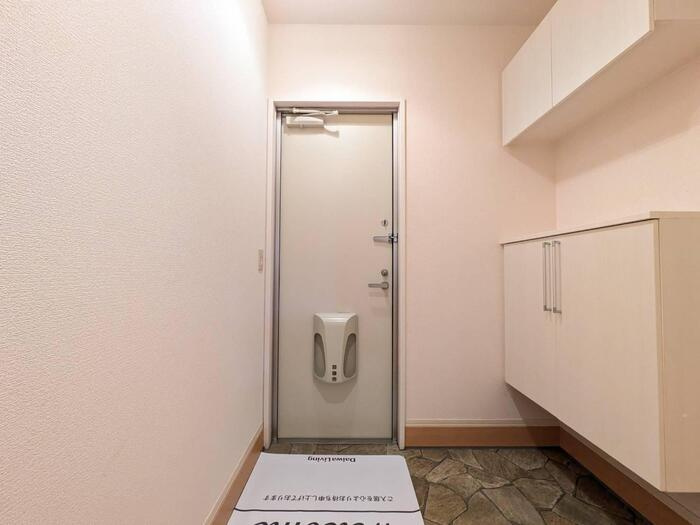 ジュネス清水の玄関