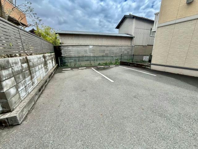 ジュネス清水の駐車場