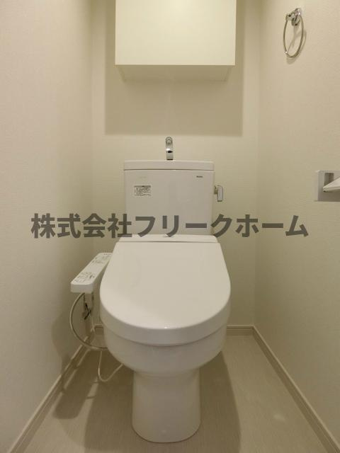 武蔵野市境南町２丁目の賃貸マンションのトイレ