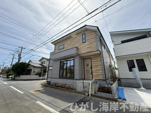 茅ケ崎市高田４丁目　新築戸建　全4棟の前面道路含む現地写真|6月1日撮影　外構工事中　現地外観