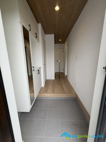 平塚市御殿1丁目16期　新築戸建　全3棟3号棟の玄関