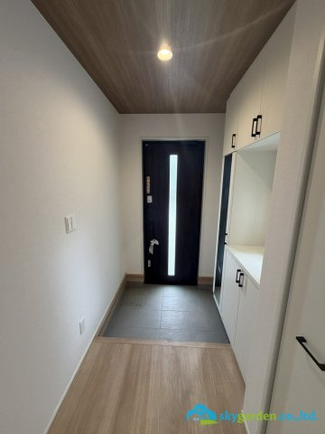平塚市御殿1丁目16期　新築戸建　全3棟3号棟の玄関