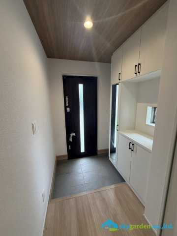 平塚市御殿1丁目16期　新築戸建　全3棟3号棟の玄関