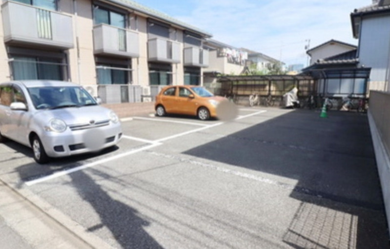 府中市本宿町３丁目のアパートの駐車場