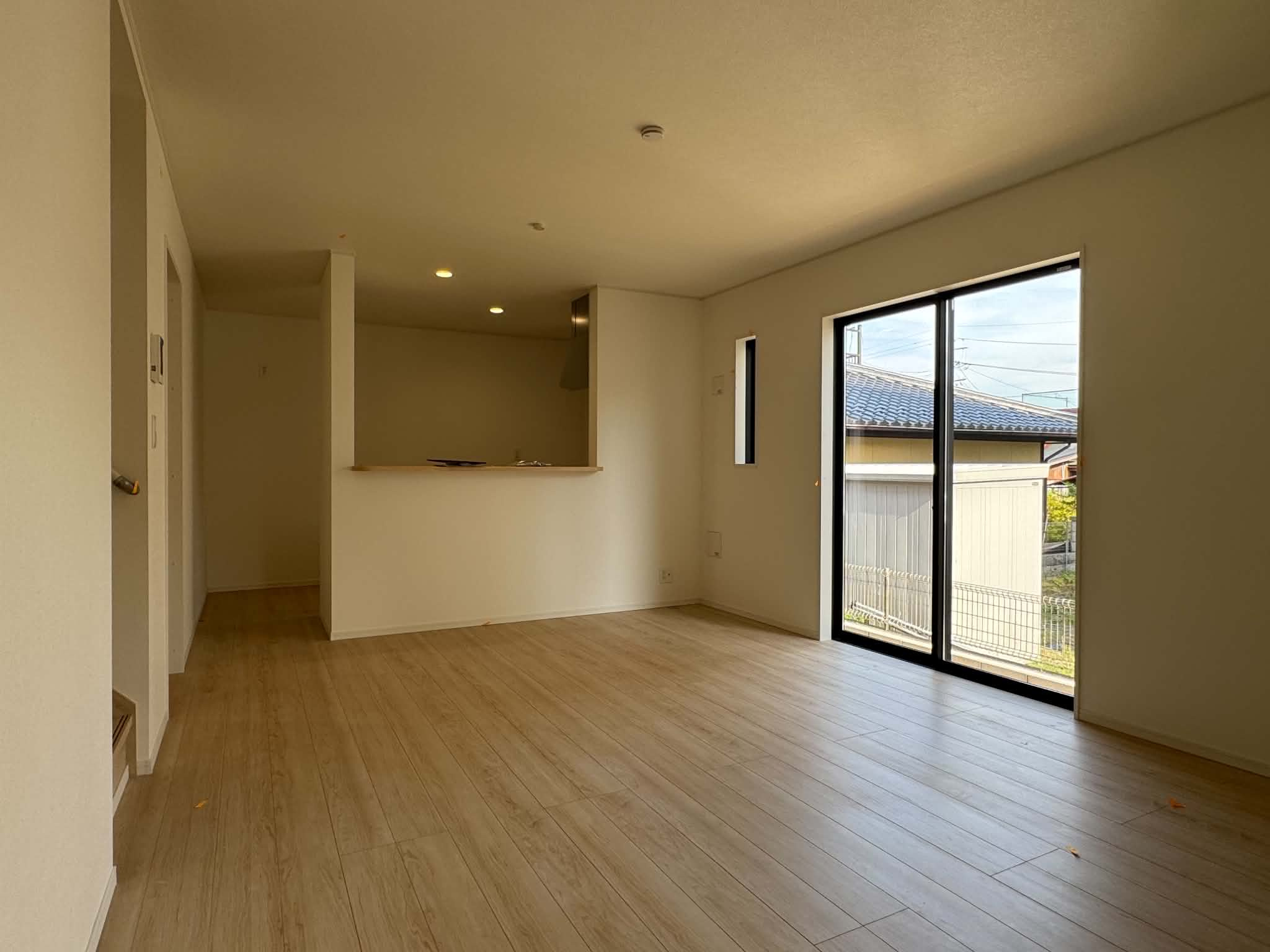 長野市三輪１丁目の新築一戸建の居間・リビング|2号棟リビング