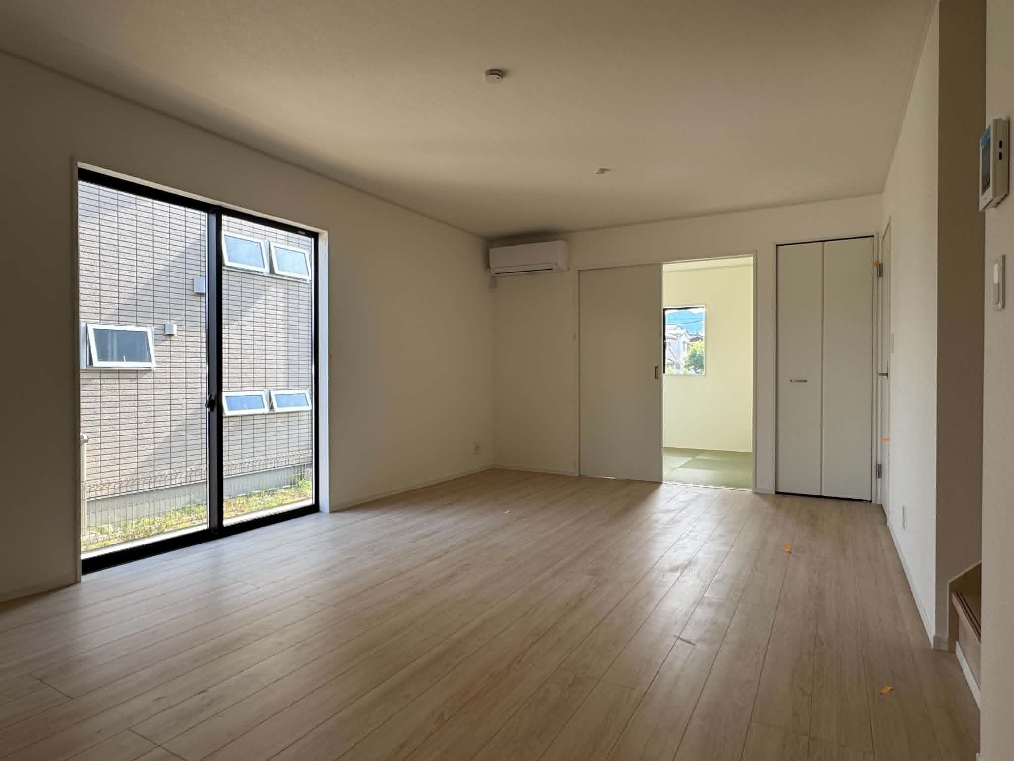 長野市三輪１丁目の新築一戸建の居間・リビング|2号棟リビング