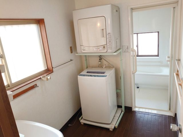 愛川町中津　土地65坪中古戸建　浴室交換履歴ありの独立洗面台|残地家具を消しています
