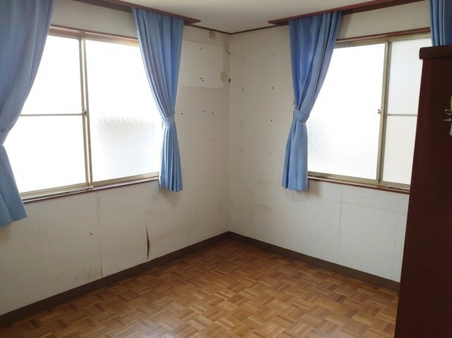 愛川町中津　土地65坪中古戸建　浴室交換履歴ありの洋室|残地家具を消しています