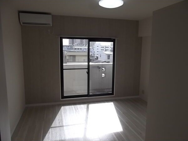 E-HOUSEの内装