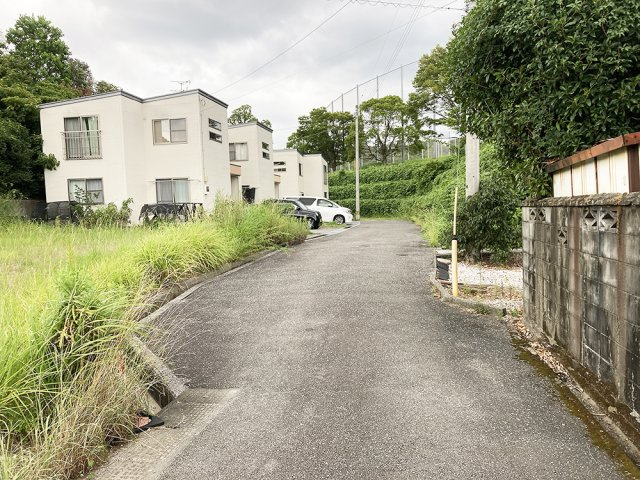 「秦山公園近く」香美市土佐山田町建売14の前面道路含む現地写真