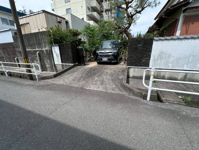 中古戸建　大垣市楽田町3丁目　昭和52年築の駐車場