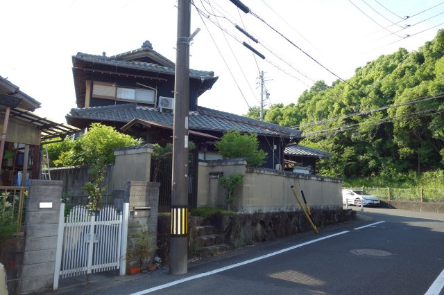　☆ 多治見市旭ケ丘八丁目　６ＬＤＫ戸建 ☆の前面道路含む現地写真