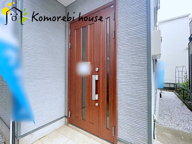 鴻巣市天神5丁目　中古戸建の玄関|収納もある玄関です