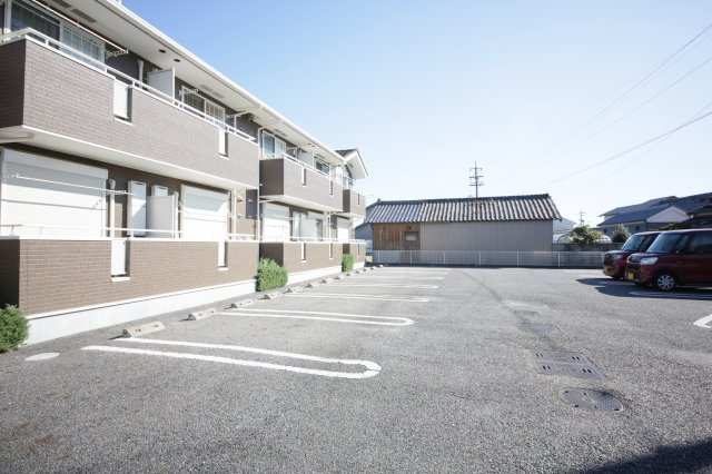 コルソプレッソの駐車場