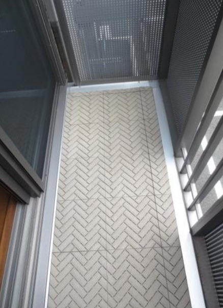 府中市本宿町３丁目のアパートのバルコニー