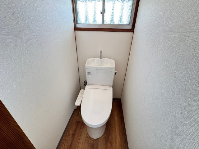 【トイレ】 | 魚住町西岡貸家 | 温水洗浄便座