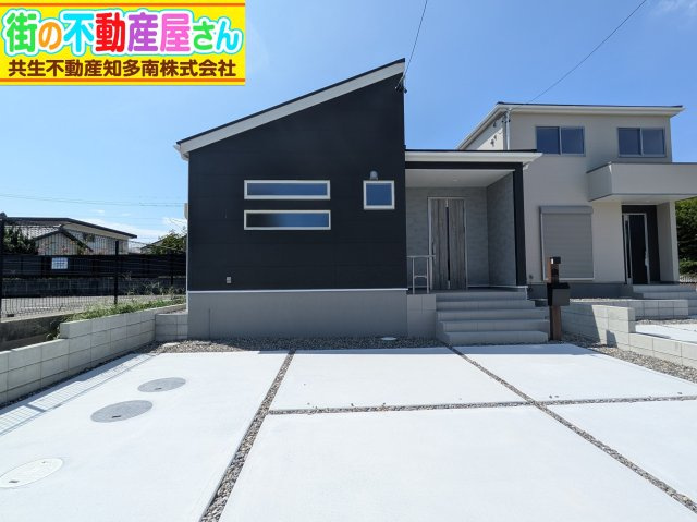 リーブルガーデン常滑市新田町3丁目　2号棟の間取り|いつまでも暮らしやすい人気の平屋！４LDK！ゆとりのある洗面室が毎朝のいそがしい時間も快適に。並列駐車3台可能なカースペースあり！
室内ご覧いただけます♪