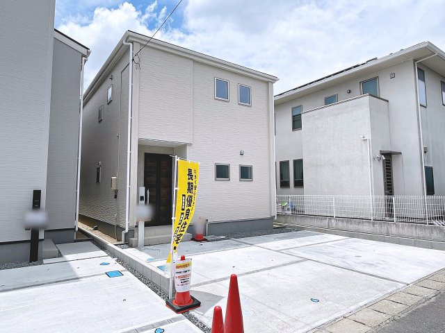 新築戸建・新築建売　郡山市鶴見坦3丁目　薫小・第一中の外観|駐車スペースは並列2台可能です！（車種による）利便性の良い立地です！