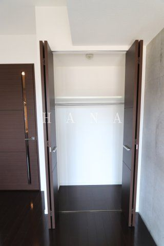スパシエルクス府中の収納|同タイプ反転写真