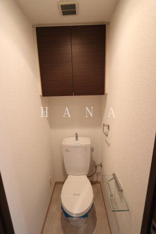 スパシエルクス府中のトイレ|同タイプ反転写真