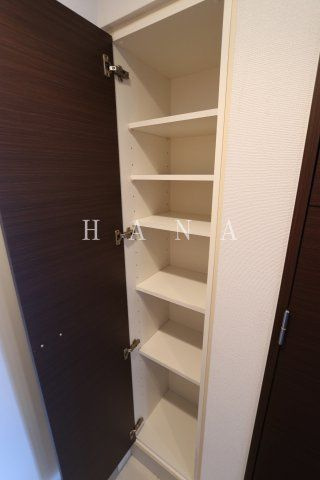 スパシエルクス府中の収納|同タイプ反転写真