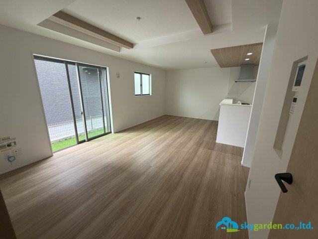平塚市御殿1丁目16期　新築戸建　全3棟2号棟の居間・リビング