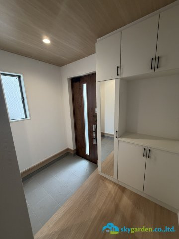 平塚市御殿1丁目16期　新築戸建　全3棟2号棟の玄関