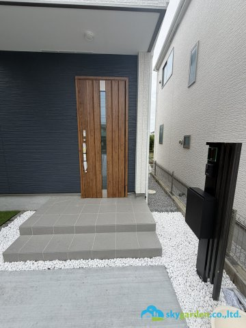 平塚市御殿1丁目16期　新築戸建　全3棟2号棟の玄関