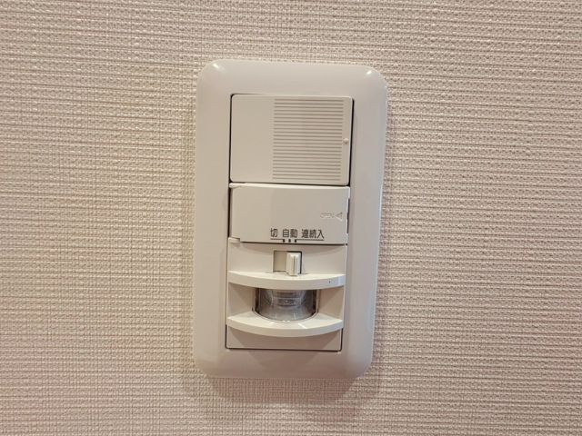 朝日クレス・パリオ南阿佐谷のその他|玄関には人感証明センサーが付いています。